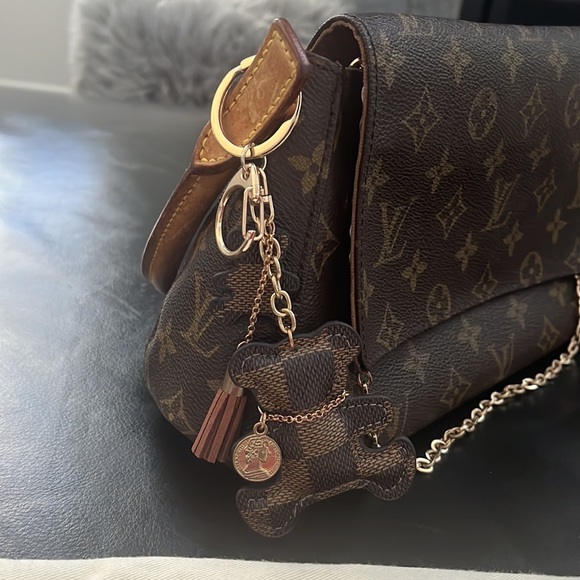 💯 Louis Vuitton purse BUNDLE like new with dust bag and teddy bear keychain - Picture 2 of 16